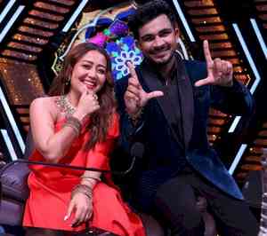 Neha Kakkar grooves with ‘Gulabi Sadi’ hitmaker Sanju Rathod on 'Superstar Singer 3'