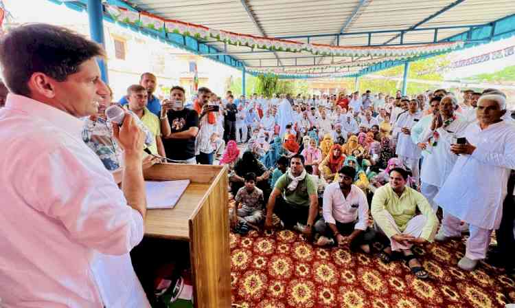 Hooda campaigns in more than dozen villages of Garhi-Sampla-Kiloi constituency