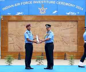 IAF chief confers 51 air warriors with Presidential awards 
