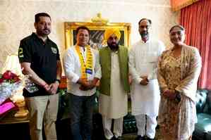 BJP, Akali Dal, Congress leaders join AAP in Punjab