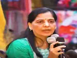 Emotional Start: Sunita Kejriwal's roadshow for LS polls highlights husband's plight