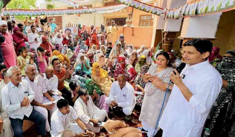 कांग्रेस प्रत्याशी दीपेन्द्र हुड्डा ने झज्जर हलके के विभिन्न  गांवों में किया चुनाव प्रचार