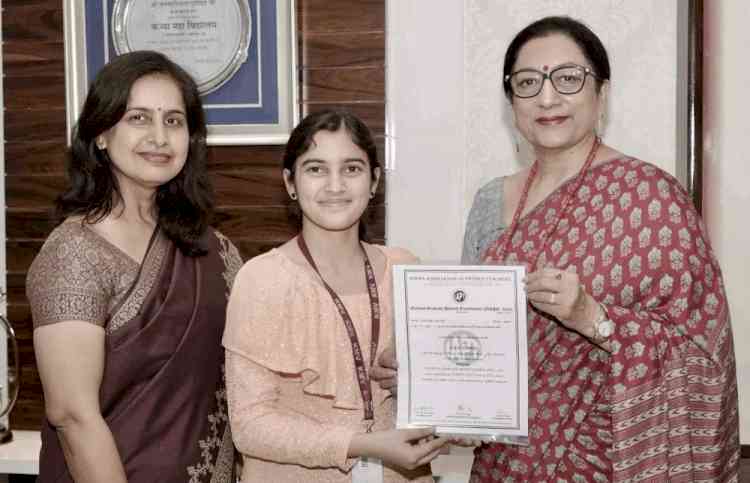 KMV’s Navneet Kaur emerge as state topper in National Graduate Physics Examination