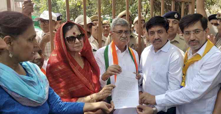 Asha Hooda gave one week ultimatum to government to provide clean water to Rohtak citizens
