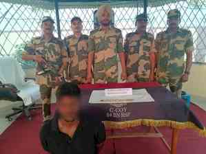 BSF seizes over 1 kg gold along Indo-Bangladesh border; April's haul reaches 9.4 kg