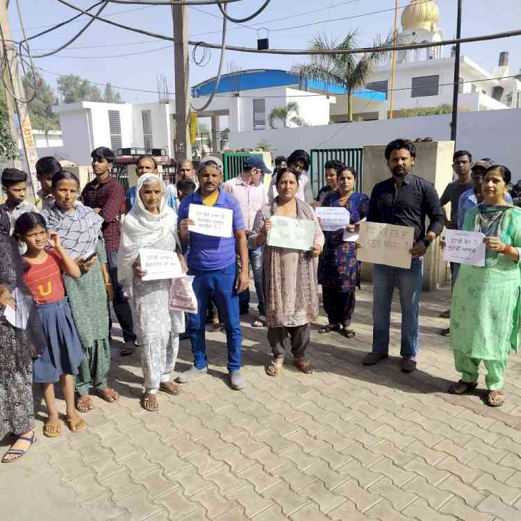 'Labour Day': Admn teams encourage labourers to exercise their 'Right to Vote' 