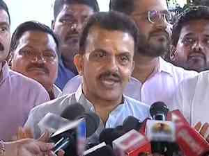 Sanjay Nirupam to make 'ghar wapasi' in Shiv Sena on Friday