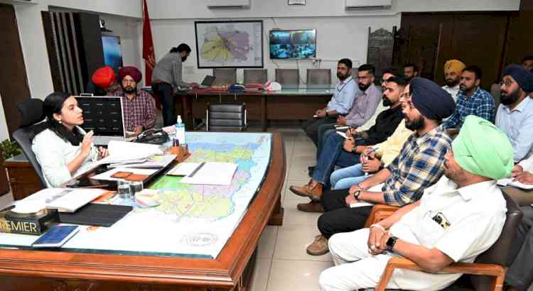 DEO Sawhney holds meeting with assistant expenditure observors, directs them to keep strict vigil on election expenditure 