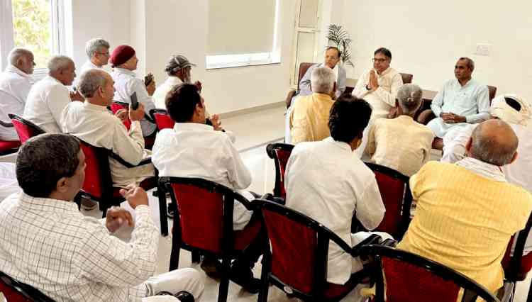 रोहतक में भाजपा के वरिष्ठ कार्यकर्ताओं की बैठक आयोजित।