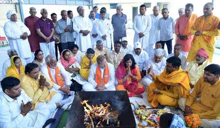 भाजपा प्रत्याशी डॉ अरविंद शर्मा के चुनावी कार्यालय का शुभारंभ