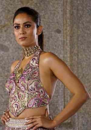 Mira Rajput sports jewellery designer Falguni Mehta’s jadau for Mumbai fashion show