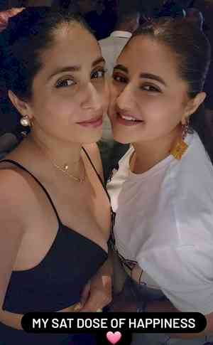 What makes Rashami Desai Neha Bhasin's ‘dose of happiness’