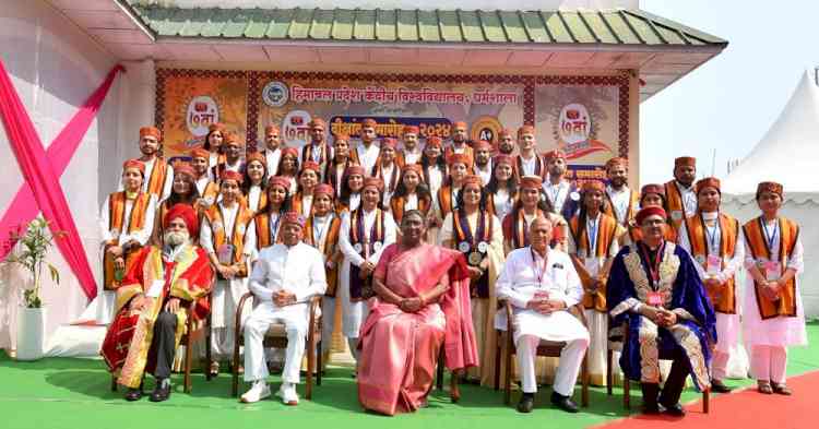 President graced and addressed 7th convocation of Central University of Himachal Pradesh 