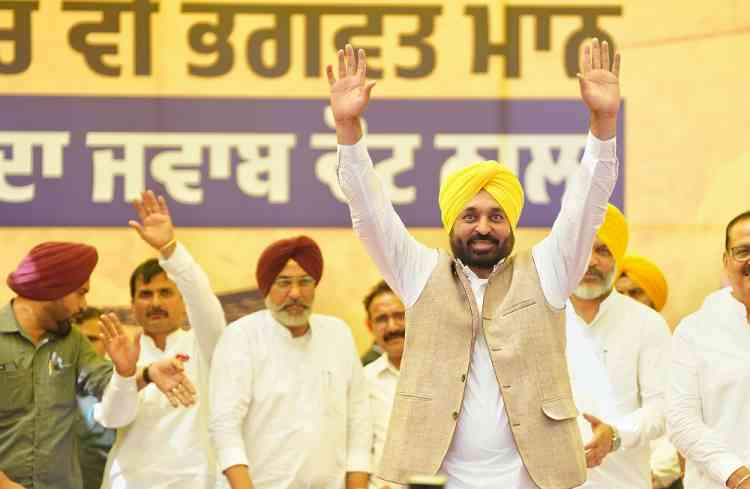 Bhagwant Mann campaigned in Ferozepur Lok Sabha constituency, in a huge public rally appealed to the people to elect AAP candidate Jagdeep Singh Kaka Brar
