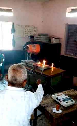 On voting-day, man torches 3 EVMs at Maharashtra's Sangola village polling booth