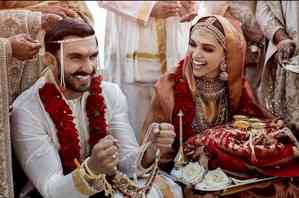 Ranveer 'deletes' wedding pics with Deepika? Fans say 'shadi ki album jalaa di'
