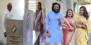 Maha LS polls: Sharad Pawar, Chhatrapatis, Riteish-Genelia Deshmukh vote