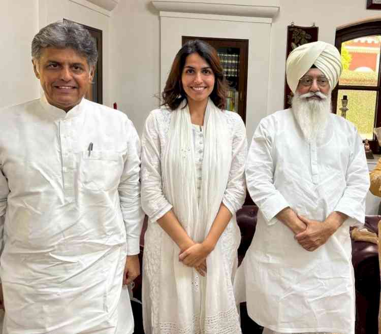 Tewari seeks blessings of Radha Soami Baba Ji