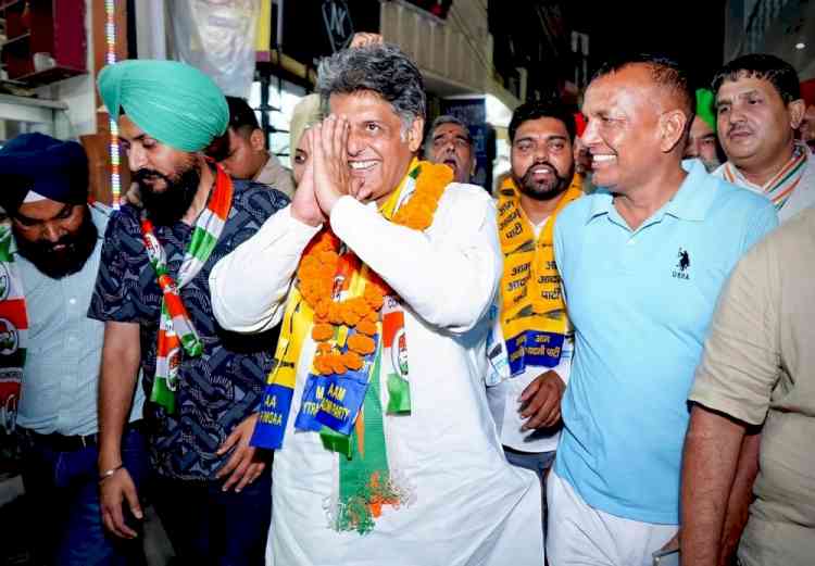 Tewari shuts BJP’s mouth with Kiran Kher’s remarks