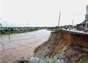 15 killed, dozens injured in Indonesia's flash floods