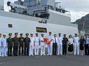 Navy's INS Kiltan arrives in Vietnam