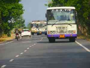 Voters' rush from Hyderabad to Andhra Pradesh continues