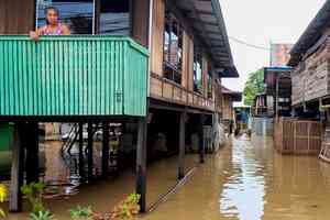 Death toll in Indonesia's flash flood rises to 34