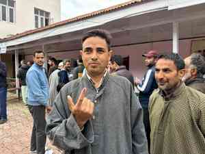 Enthusiastic voters line up outside polling stations in J&K's Srinagar LS seat