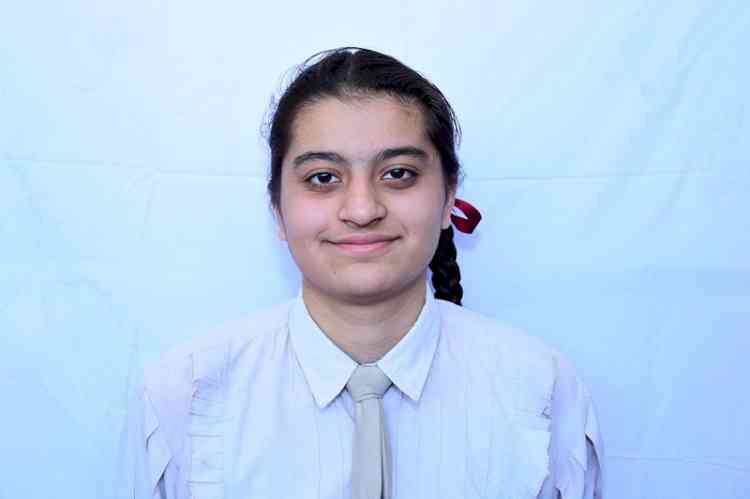 National Triumph: Divya Ahuja hoisted the flag of victory at the national level by achieving 100% in 10th Grade Board Exams