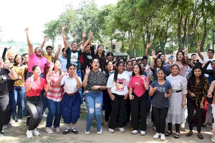 Nilesh Dutta topped with 99.4% in Innocent Hearts , 113 students got more than 90% in CBSE grade 10