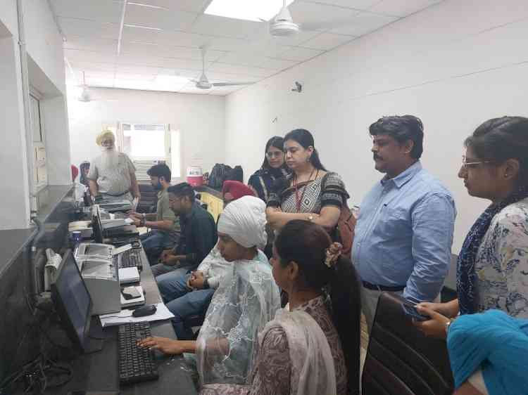 General Observer visits MCMC, c-vigil and complaint cells; interacts with MCMC staff deployed to keep a watch on election related activities in print & electronic media