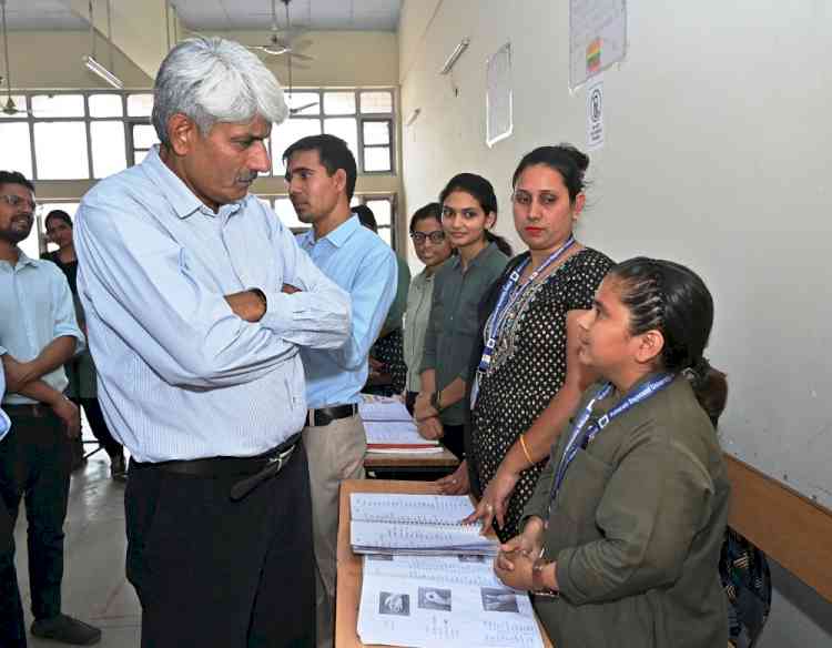 साइन लैंग्वेज में रोजगार के अपार अवसर हैः कुलपति प्रो. राजबीर सिंह