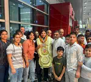 Sakshi Malik accords warm welcome to Nisha Dahiya in Delhi after wrestler earns Paris 2024 quota