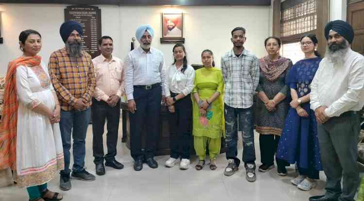 Harsimran of Lyallpur Khalsa College bagged 1st position in University exams 