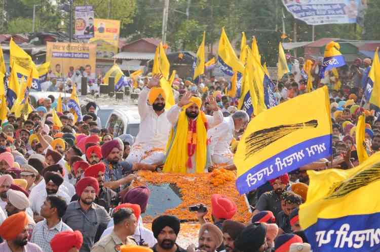 Chief Minister Bhagwant Mann campaigned for Laljit Bhullar in Zira and Bhikhiwind