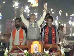 PM Modi holds roadshow in Mumbai with an eye on 6 LS seats
