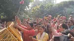 BJP Mahila Morcha protests outside CM Kejriwal's residence, demands his resignation