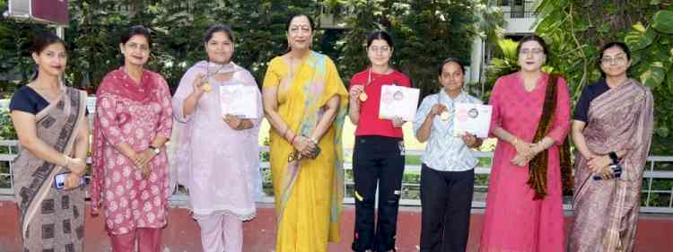 KMV Collegiate Sr. Sec. School students procure gold medals of excellence in International Commerce Olympiad