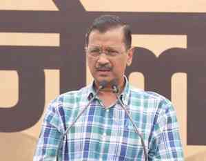Kejriwal threatens sit-in protest amid heavy police deployment 