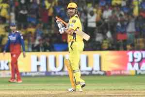 'MS knows what he is going to do': CSK bowling coach Eric Simons claims Dhoni has made up mind on his future