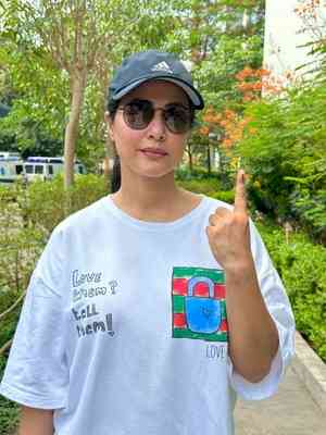 Hina Khan is happy to see people queuing up to vote 'despite heat of almost 40 degrees'