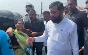 Good Samaritan Maha CM helps rush road accident victims to hospital