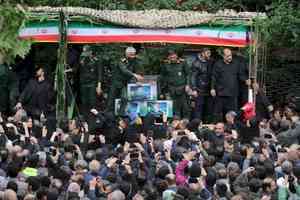 Huge crowd attends funeral procession for Iranian President, FM