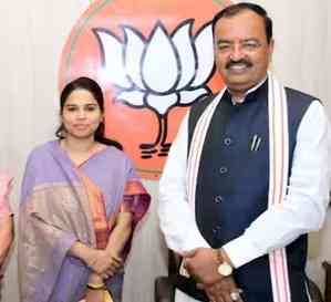 SP MLA meets Keshav Maurya, likely to join BJP
