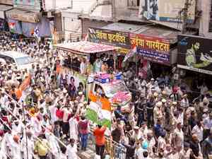 Cong wave in Haryana, says Priyanka Gandhi at roadshow in Sirsa