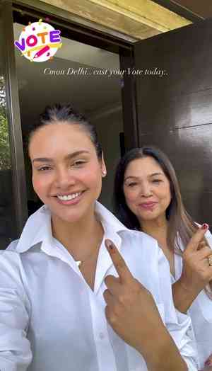 Esha Gupta casts her vote, urges the rest of Delhi to ‘come on’