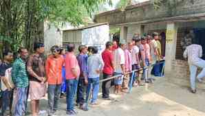 Polling underway in Bengal, two die in violence