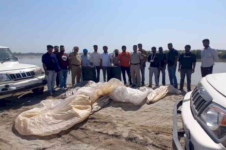 Excise department destroys 15000 litres of Lahan 