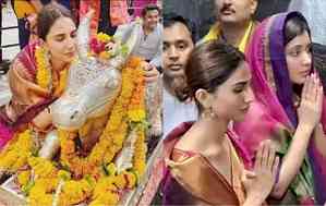 Vaani Kapoor seeks blessings at Mahakaleshwar Temple in Ujjain; drops photos