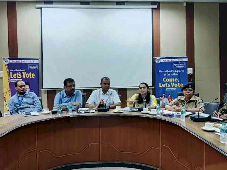 Lok Sabha Elections: Election Observers of Fatehgarh Sahib PC hold meeting with DEO, CP, SSPs and AROs of Five assembly segments 